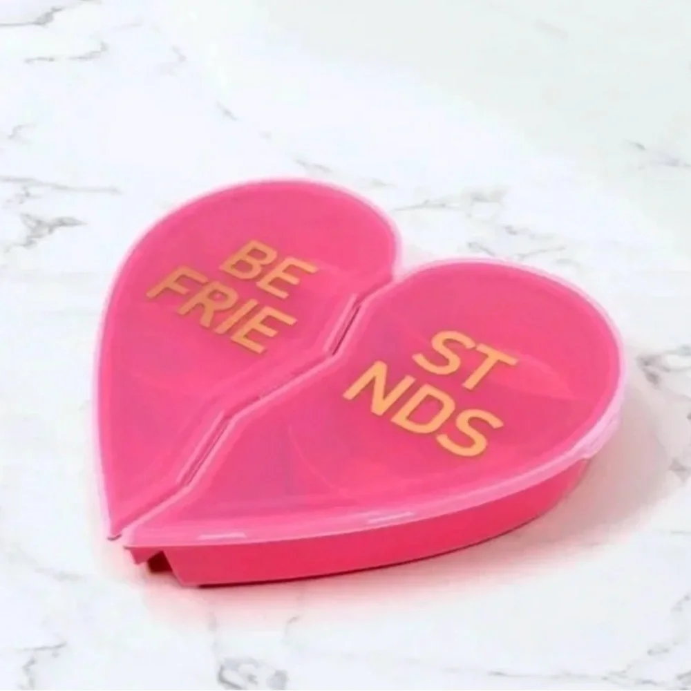 CWC Cook With Color‎ Heart-Shaped Snackle Box - Picture 2 of 3